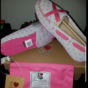 UGG  I Heart Belle Mocassins w/matching pouch